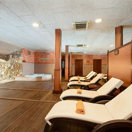 Hotell Rigat Park & 5*
